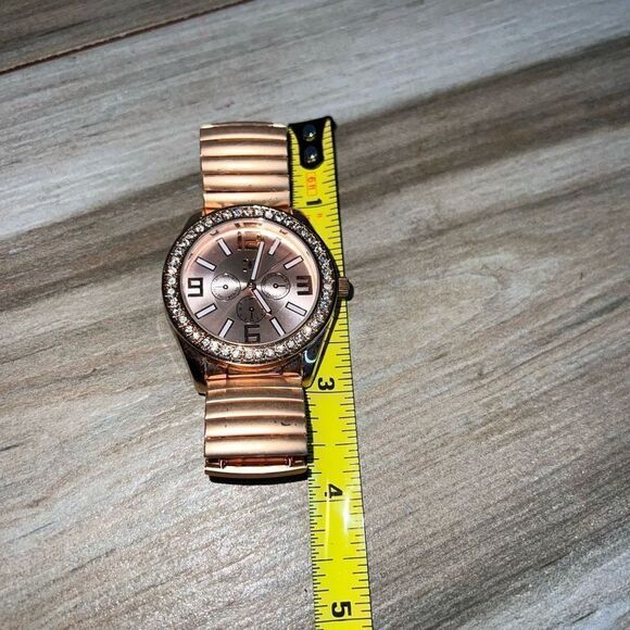 Charming Charlie Wristwatch Womens Rose Gold And Rhinestones Stretch Band Tested - Picture 2 of 8